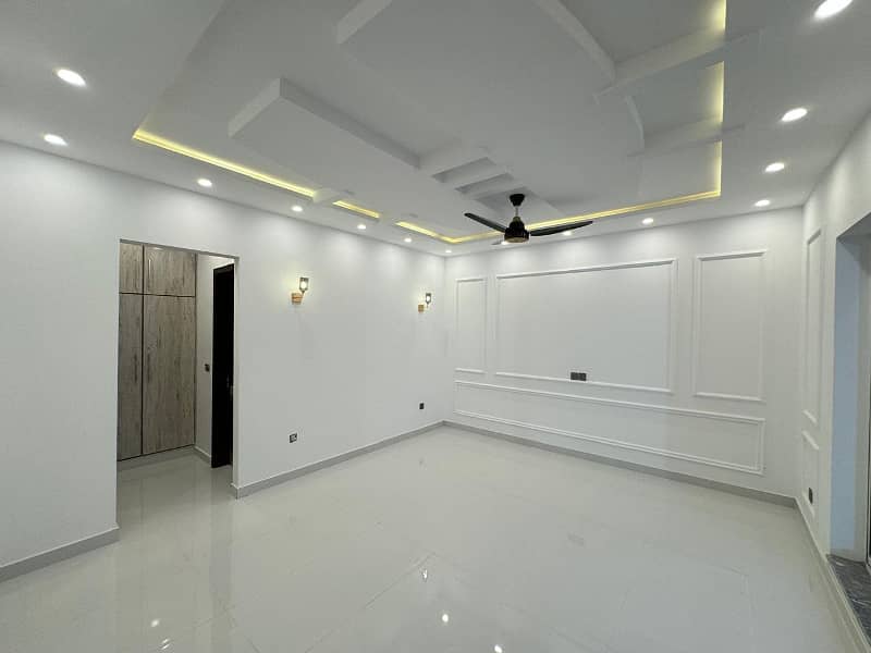 1 KANAL FULLY BASEMENT HOUSE FOR SALE IN TIPU BLOCK SECTOR F BAHRIA TOWN LAHORE 18