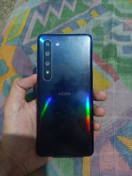 Aquos R5 (12,256) 1