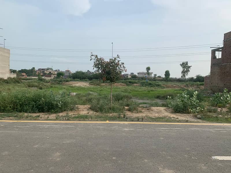 POSSESSION OPEN 10 MARLA PLOT AT IDEAL LOCATION AND REASONABLE PRICE 4