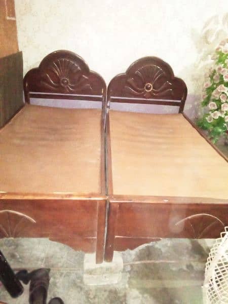 2 Beds Rs-8900 Good condition no damage 4