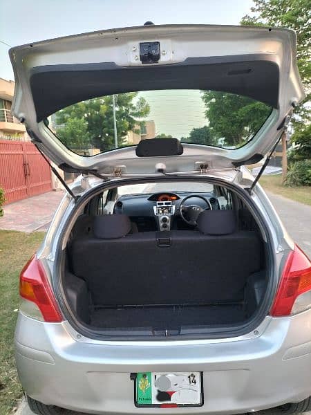 Toyota Vitz 2010/2014 Excellent condition 10