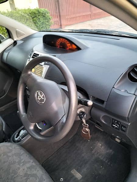 Toyota Vitz 2010/2014 Excellent condition 14