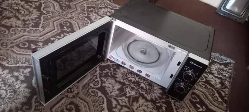 Dawlance microwave oven Md7 model 5