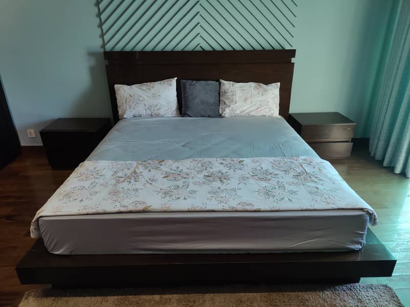 Selling complete bed set 14