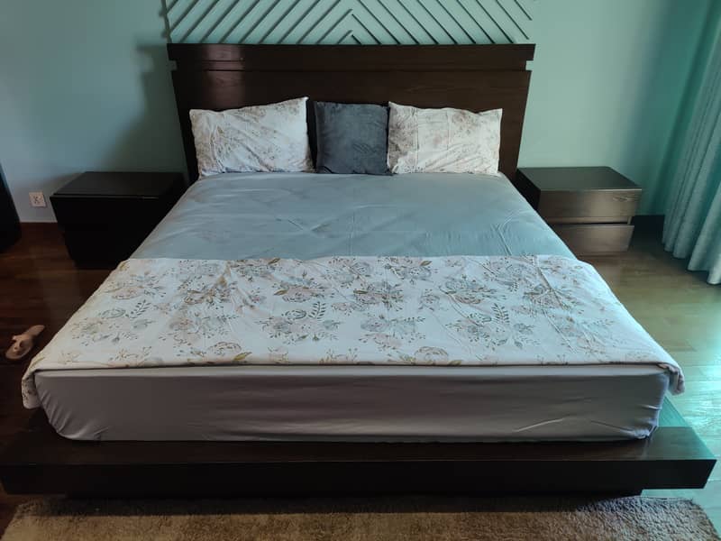 Selling complete bed set 15