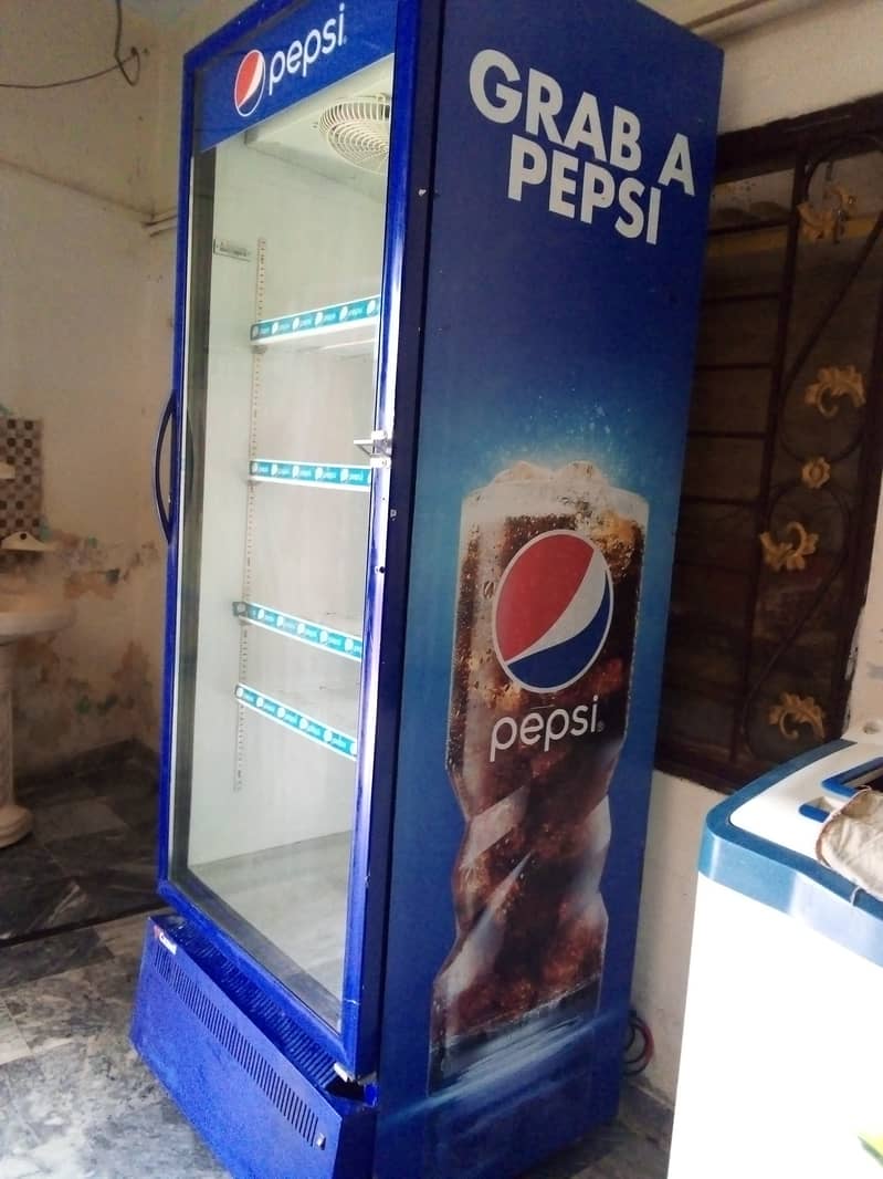 Pepsi chiller full size 600ltr new model six months used only 4