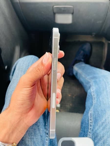 iphone 12 pro max 512gb pta Display message 82% Battery 2