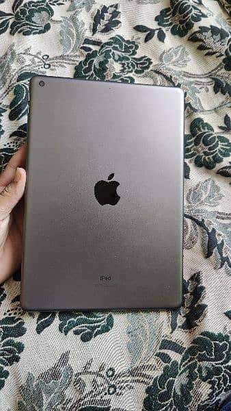 Ipad 9th generation with complete box 3