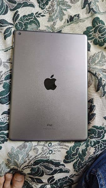 Ipad 9th generation with complete box 4