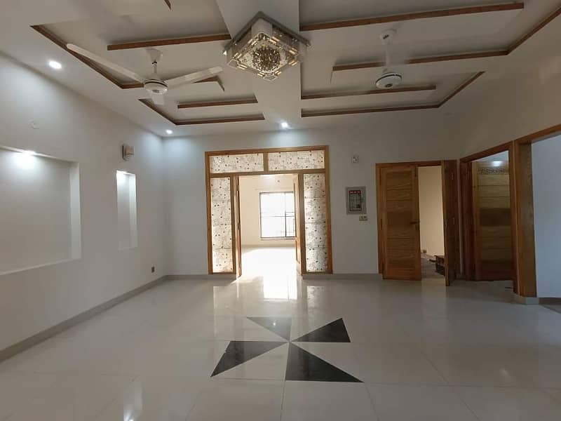 10Marla Like Brand New Upper Portion Available For Rent in J Block LDA Avenue1 Lahore 3