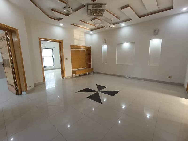 10Marla Like Brand New Upper Portion Available For Rent in J Block LDA Avenue1 Lahore 6