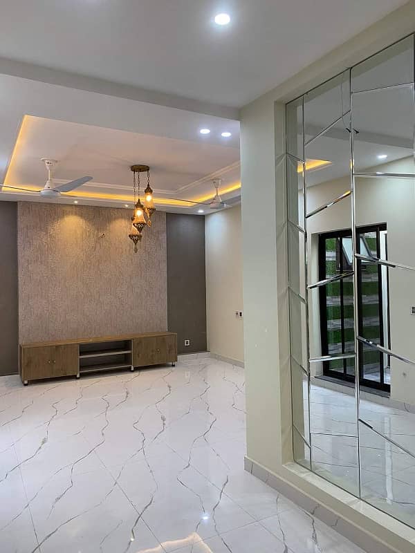 10Marla Upper Portion Available For Rent in M Block LDA Avenue1 Lahore 6