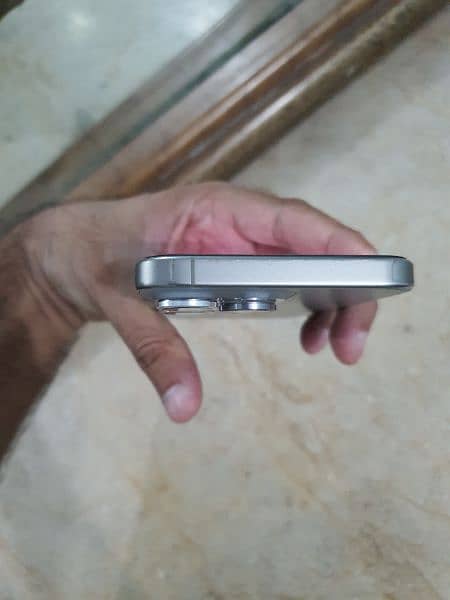 iphone 15 Pro Max natural titanium 512/GB Non Pta LLA 4