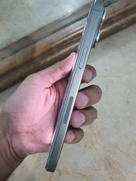 iphone 15 Pro Max natural titanium 512/GB Non Pta LLA 6