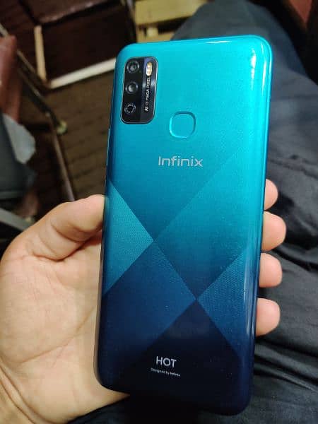 infinix hot 9 play 4gb. 64gb. sarf box or cable hay 3