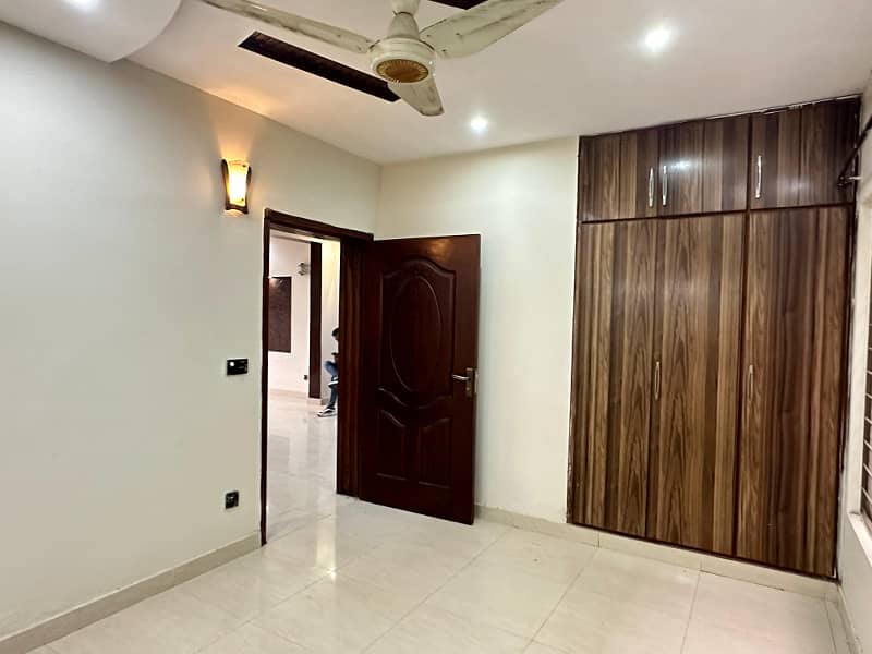 5Marla House Available For Rent in Secter D Bahria Town Hall 0