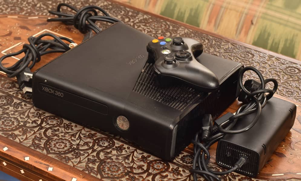 X BOX 360 S Console Model 1439 8