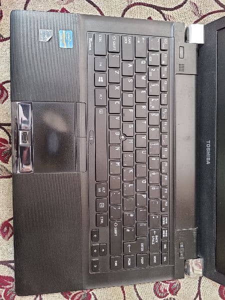 TOSHIBA Tecra R940 1