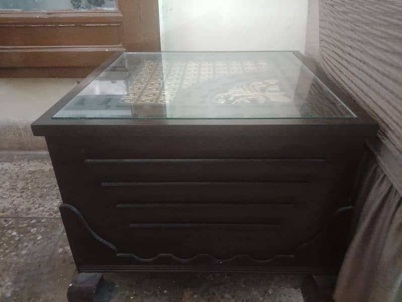 Center table with 2 side tables for sale 1