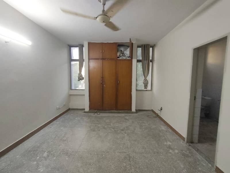 A Flat Of 10 Marla First Floor Available For Rent 9