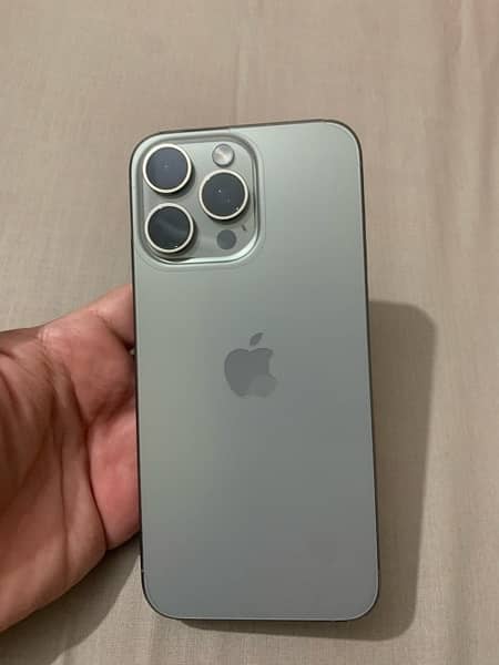 iPhone 15 Pro Max 2