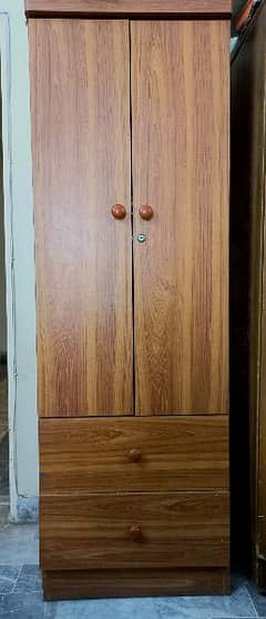 2 door wardrobe good as new