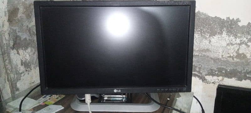 LG 24 inach LED far sale urgent 14