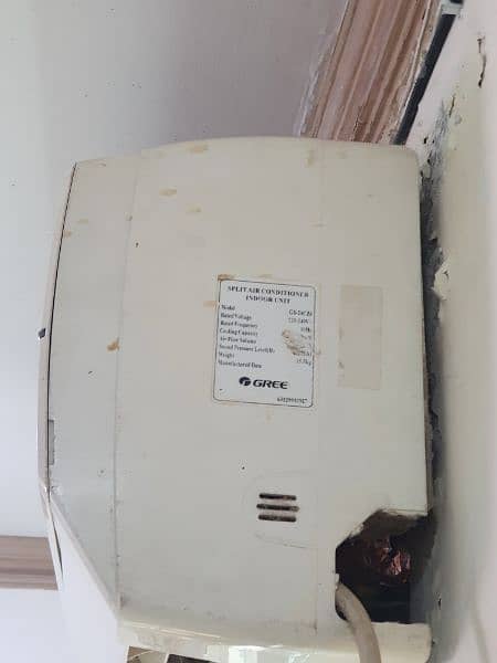 2 Ton Gree AC in working condition. Non-Inverter 2