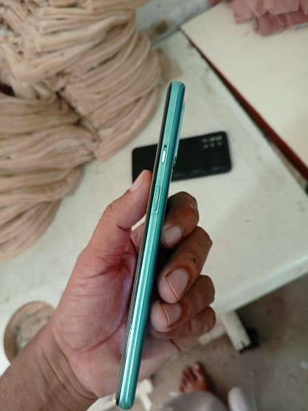 one plus 8t 12GB RAM 256gb room 5