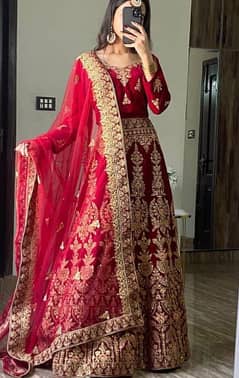 heavy embroidered lehnga 0