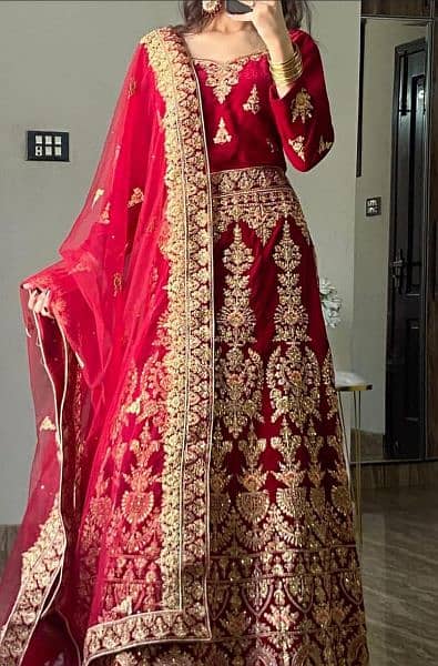 heavy embroidered lehnga 1