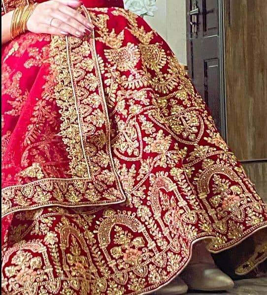 heavy embroidered lehnga 3