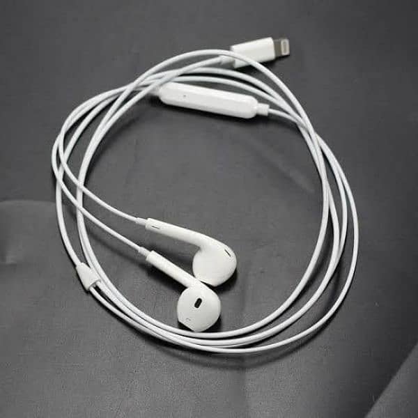 iphone 15 pro max original cable and handsfree 1