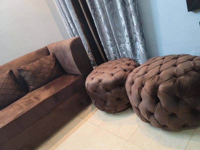 3 seater sofa and 2 ottomans 1