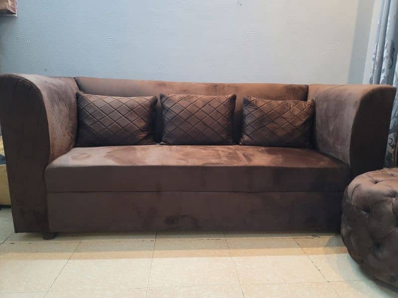 3 seater sofa and 2 ottomans 2