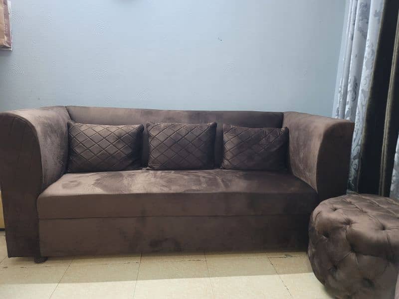 3 seater sofa and 2 ottomans 4