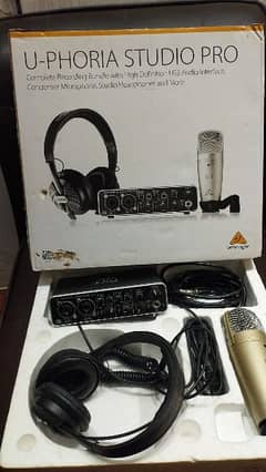 Uphoria pro studio bundle at Acoustica guitar shop 0