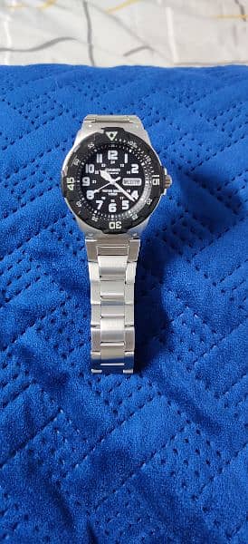 Casio MRW 200h watch 2