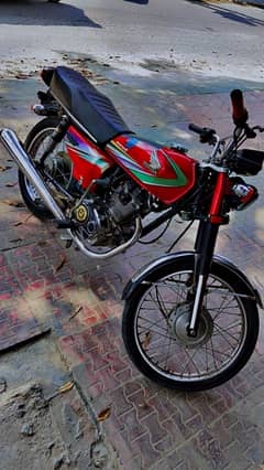 honda 125 with golden number 10/10