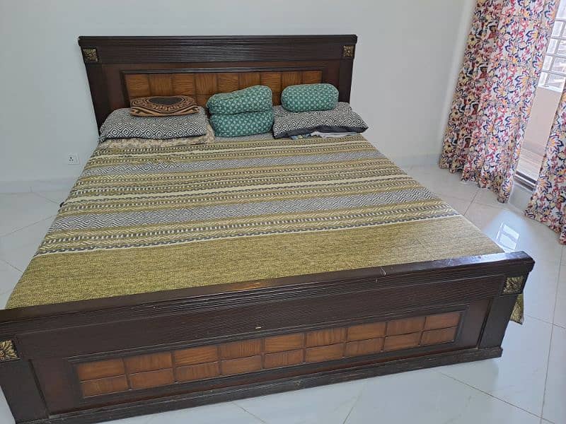 King size bed without mattress 1