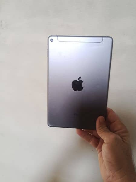 I'm selling my iPad Mini 5 with box 0