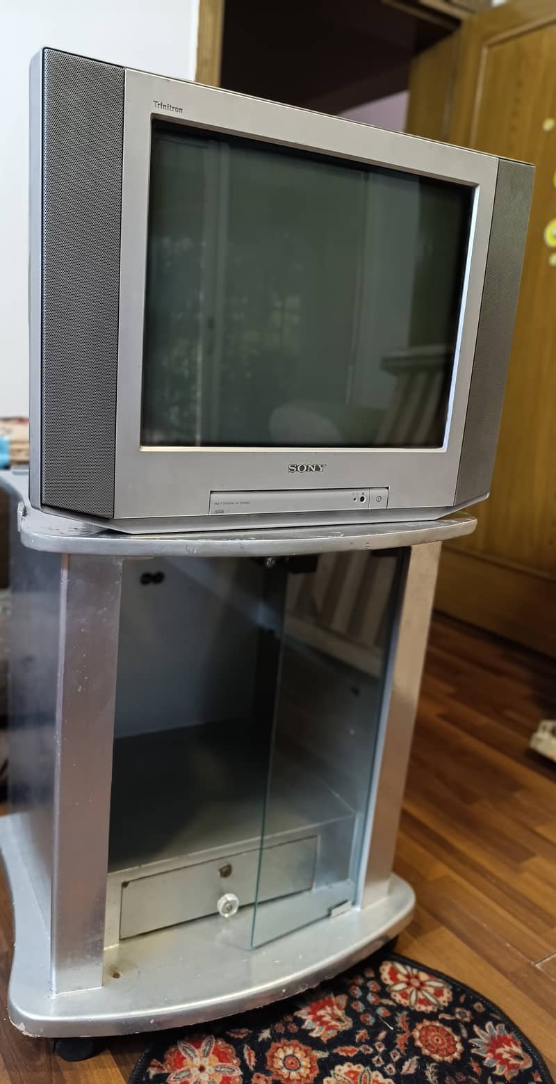 Sony wega trinitron 21" with trolley 1