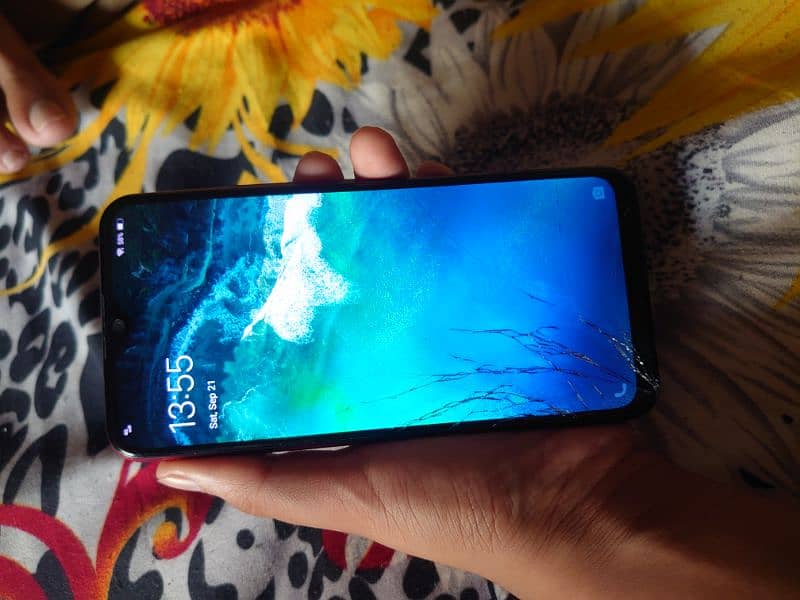 Vivo y 11 daba   sath Al ok koi fult ni bss front glass break ha 2