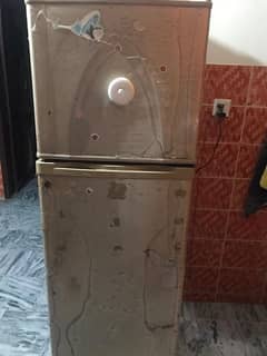 Dawlance Refrigerator medium size condition 8/10 cooling best