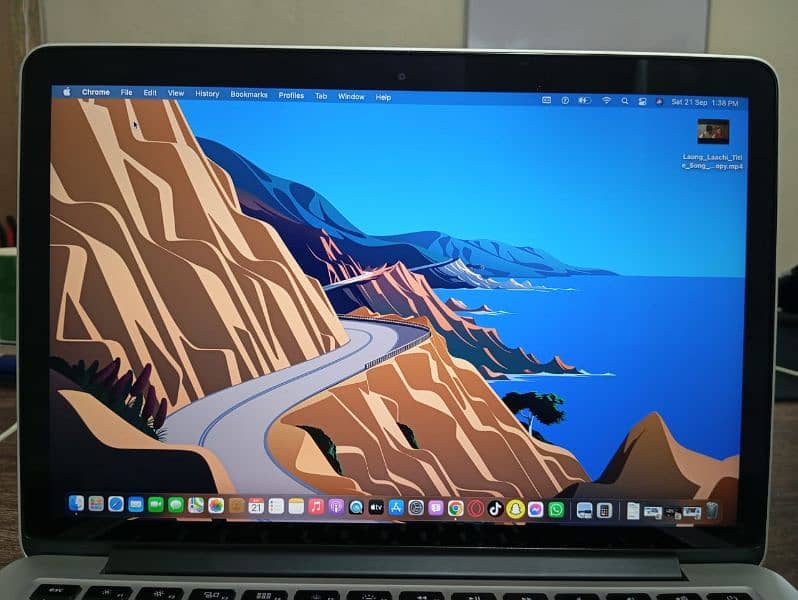 MacBook pro 2014 13 inches RETINA DISPLAY 16 GB RAM 128 GB VER:11.7. 10 1