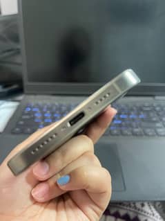 i phone 15 pro max natural Titanium 0