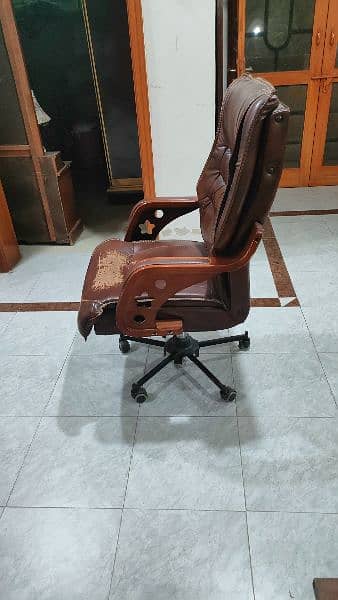 Office executive chairs for boss 1