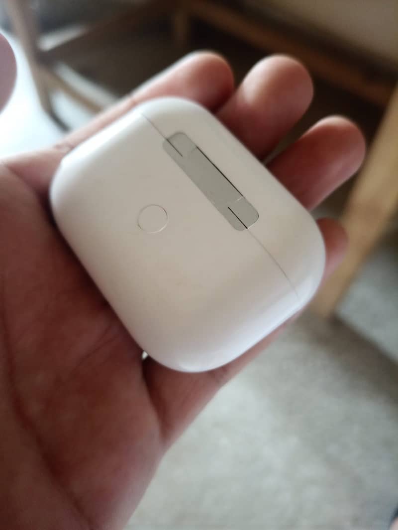 AIRpods 4