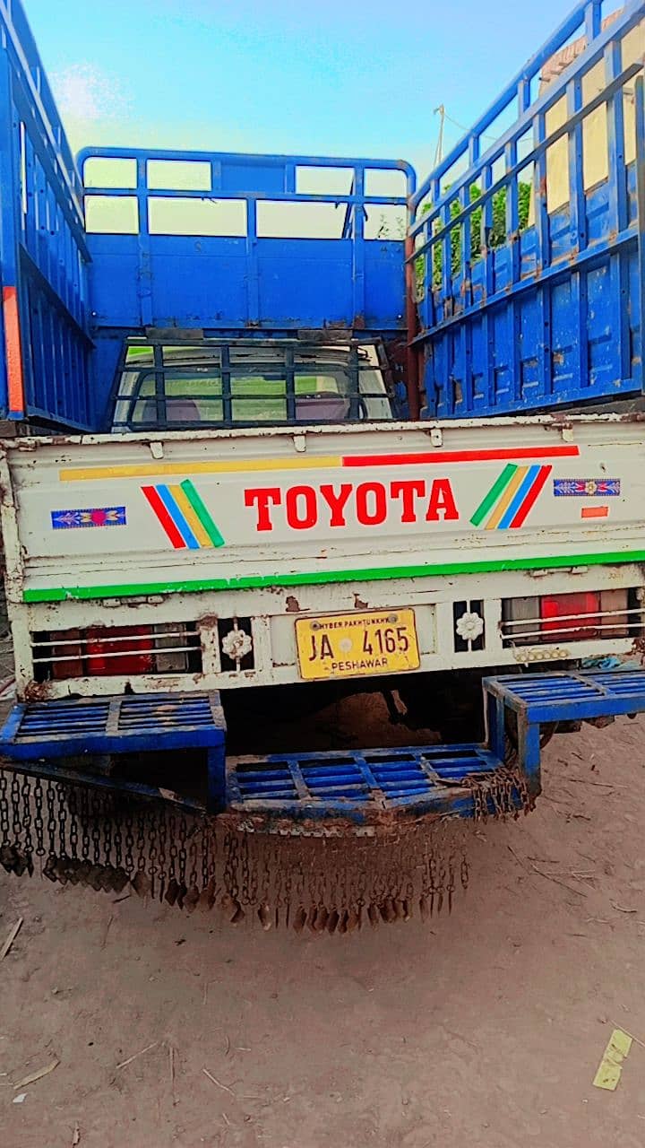 TOYOTA HILUX 4