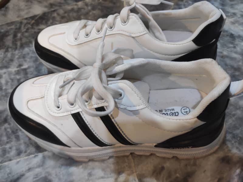 Sports shoes,size 41 2